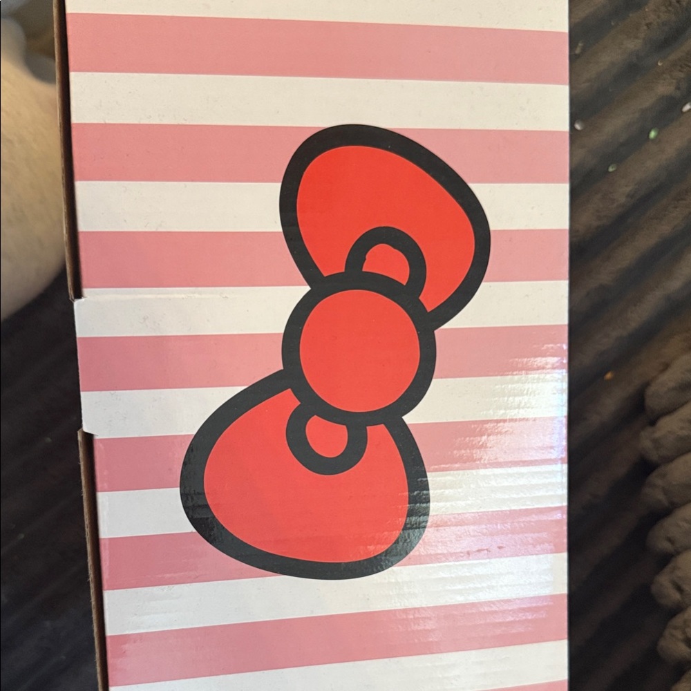Hello Kitty Pink Toaster - Picture 2 of 3